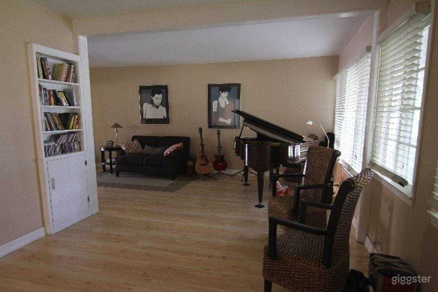 Piano room, lounge, den, entry room, book shelves, 