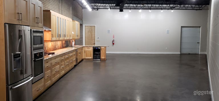  The Kitchen with Outdoor Deck 