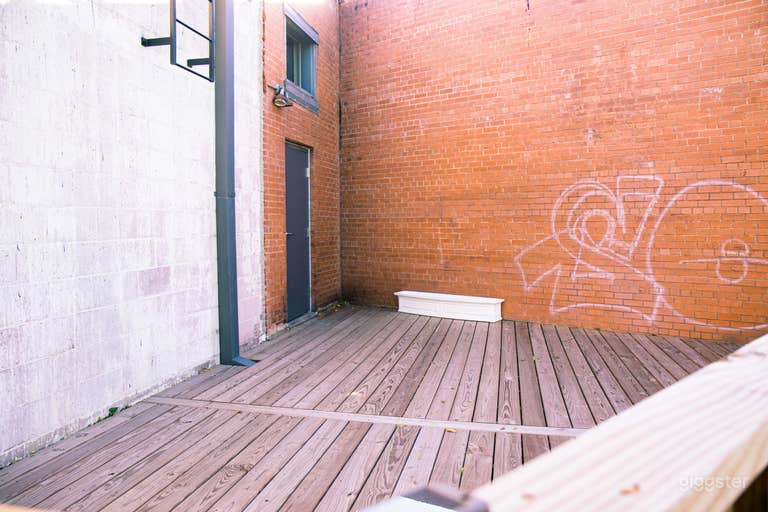  The Kitchen with Outdoor Deck 