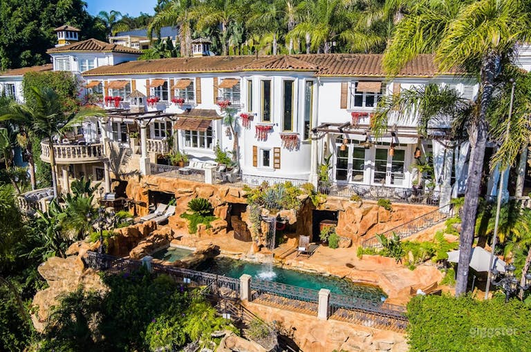  Exquisite Outdoor Pool with golf course view  