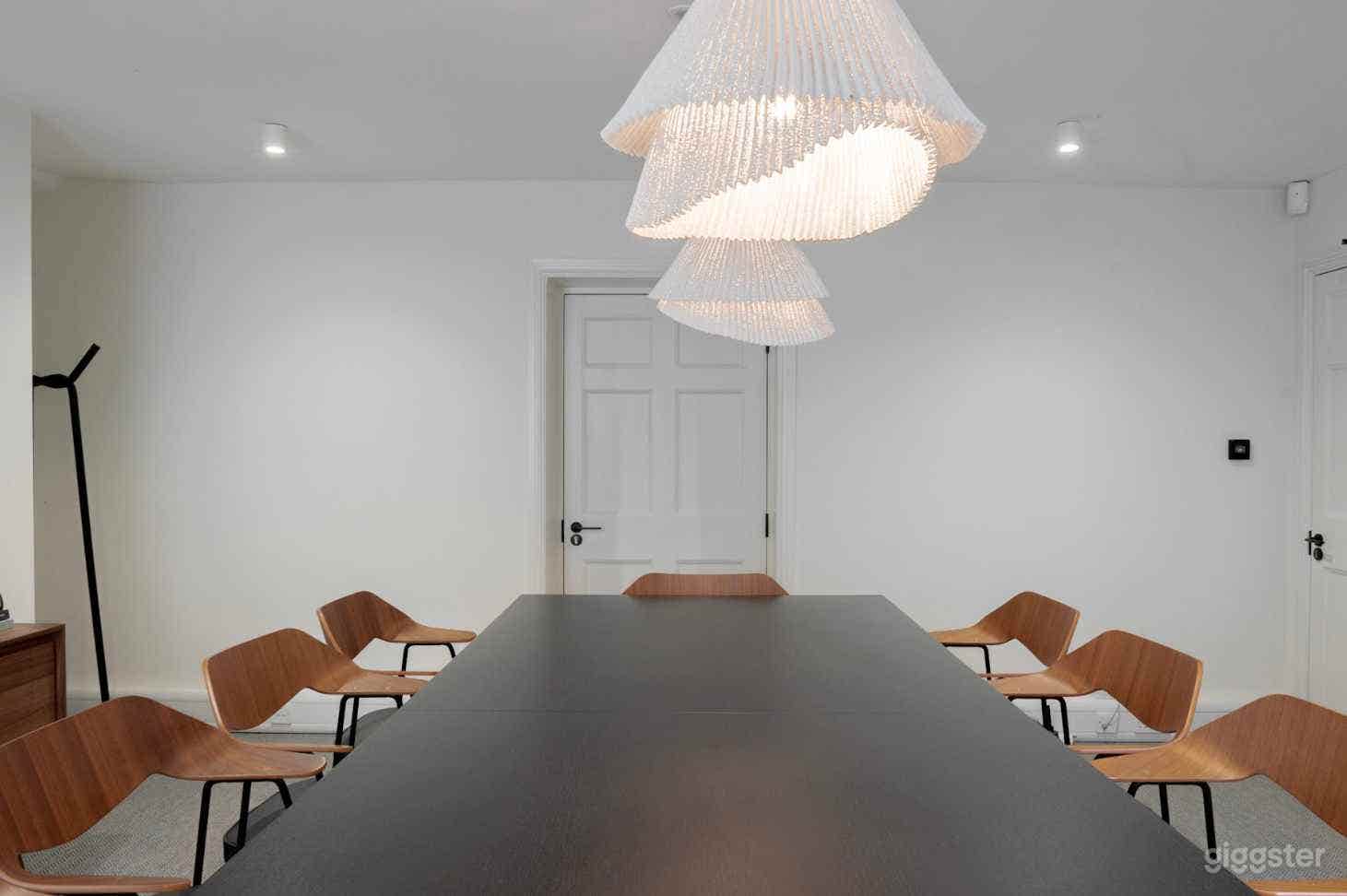 10 Person Meeting Room Photo 4