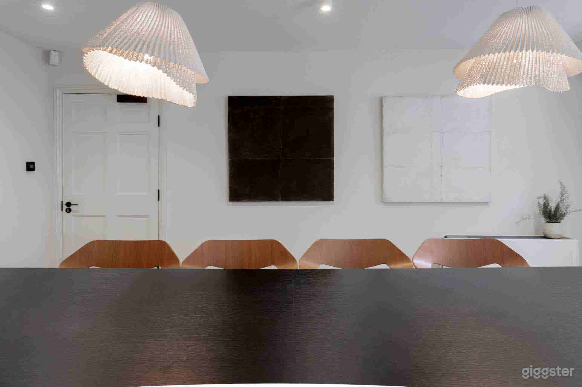 10 Person Meeting Room Photo 2