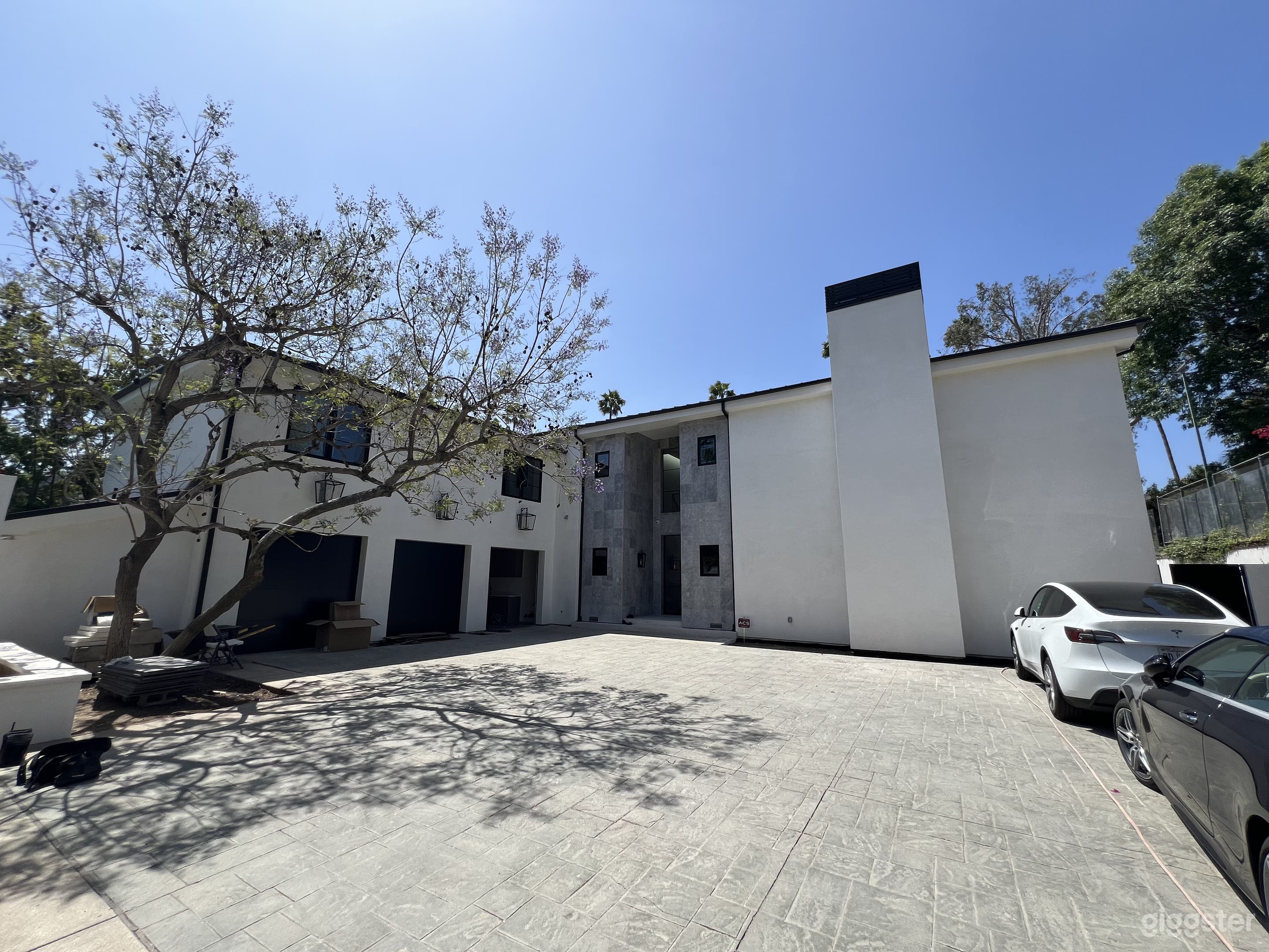 Beverly Hills Mansion with Tennis Court and Pool Photo 2