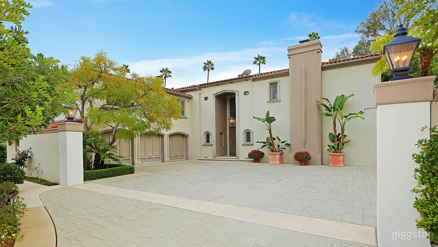 Beverly Hills Mansion with Tennis Court and Pool Photo 4