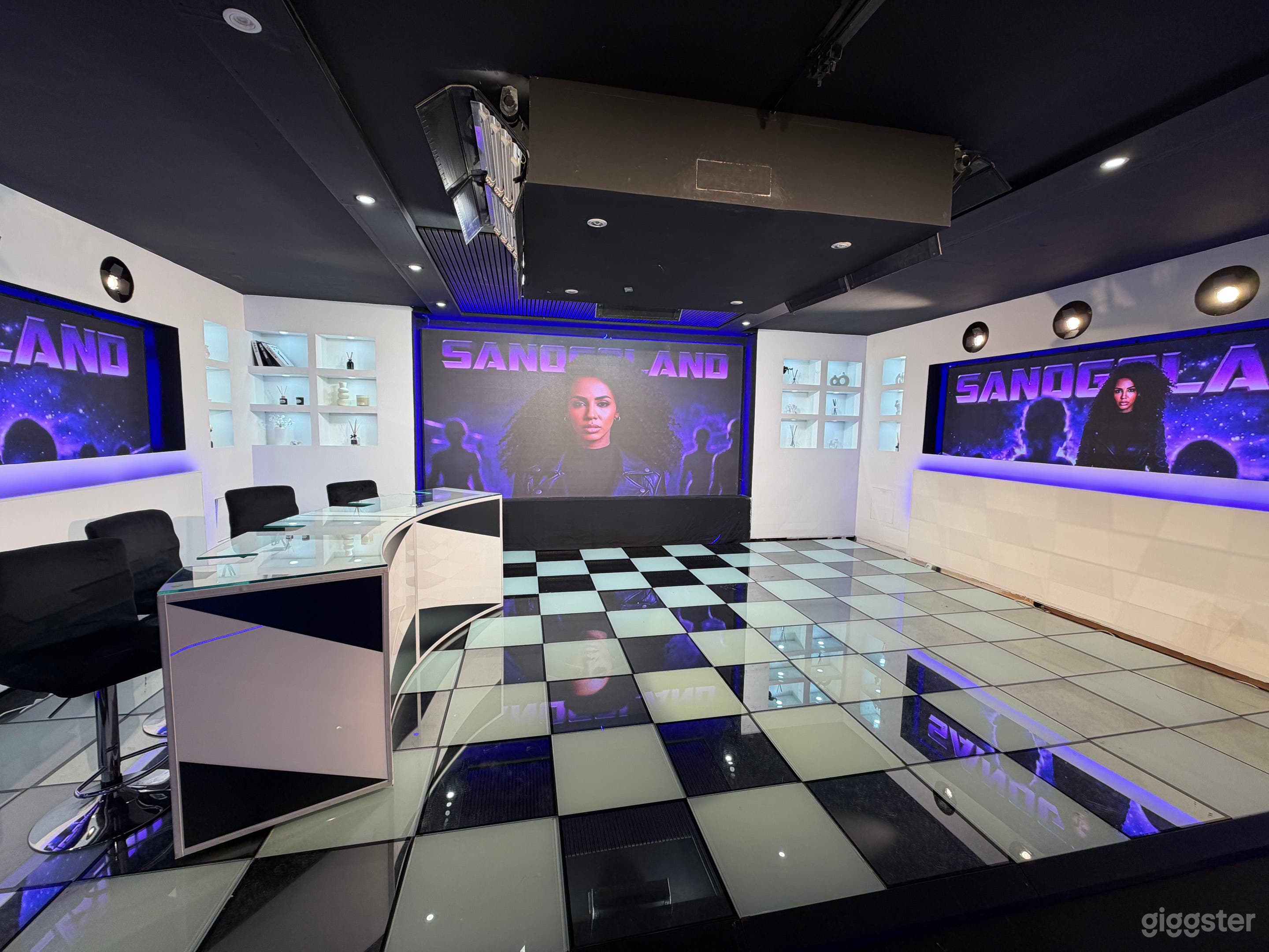 Photo de Louez votre plateau TV 4