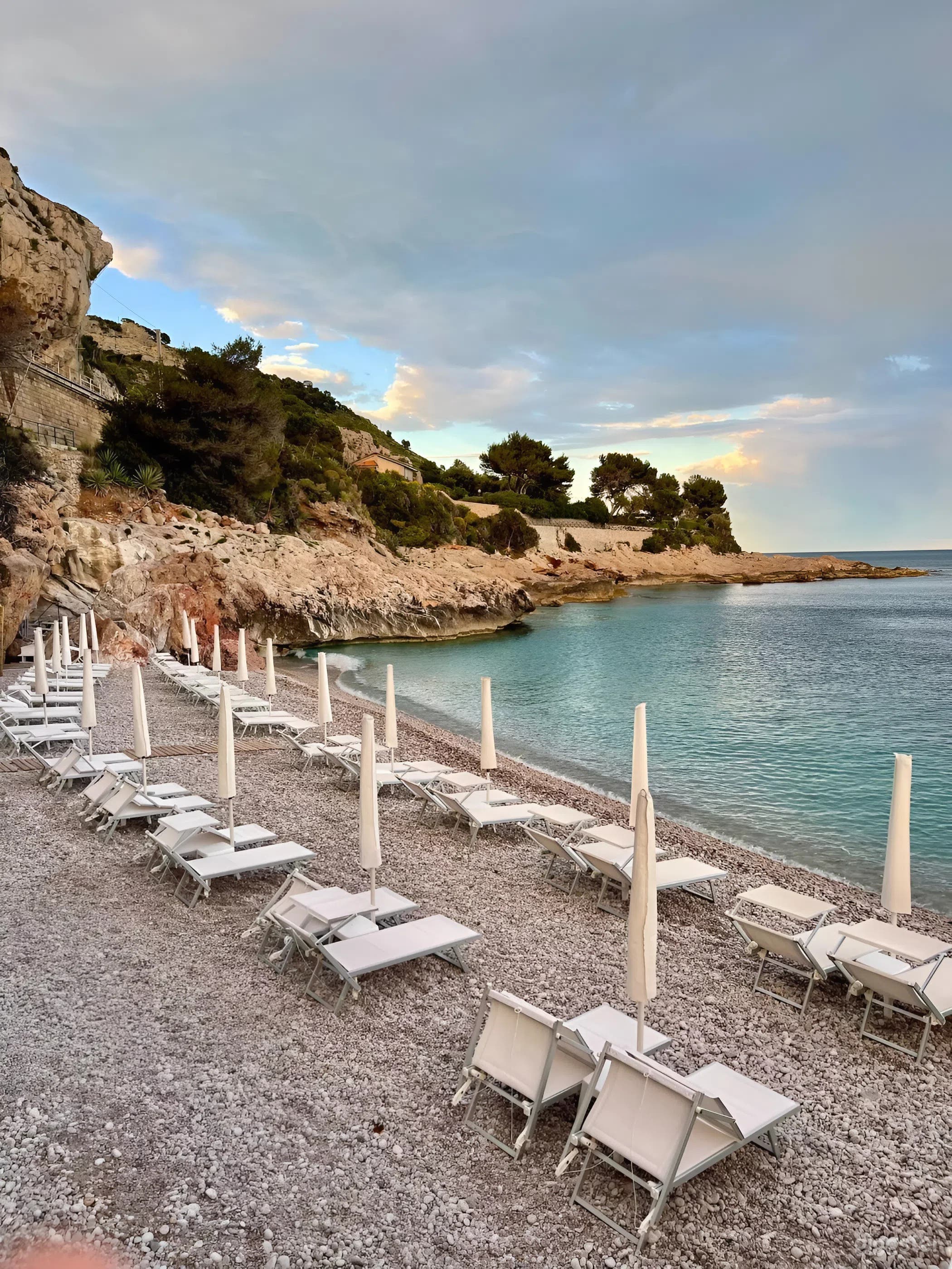 Foto di Location Esclusiva sul Mare sulla Riviera Italiana con Spiaggia 4