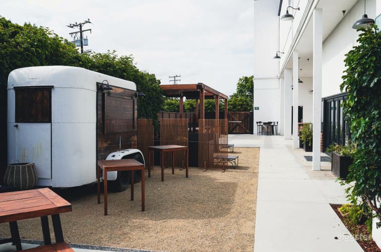  Creative Meeting Space - Garden Patio 