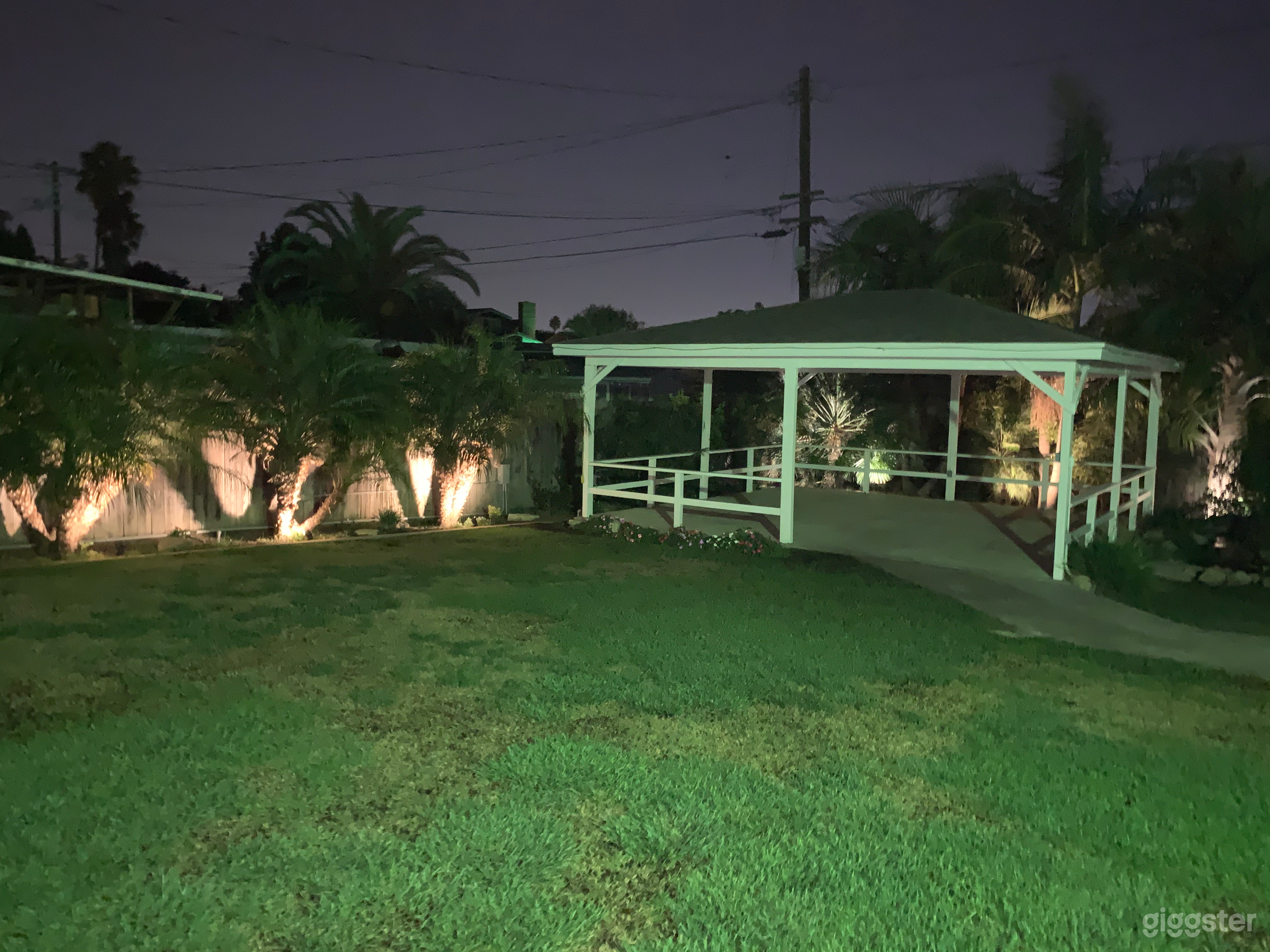 Tropical Paradise Home in south LA Photo 3