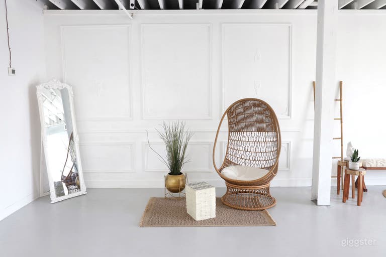  Bright & Versatile Multi Use Photo Studio 1000 sf 