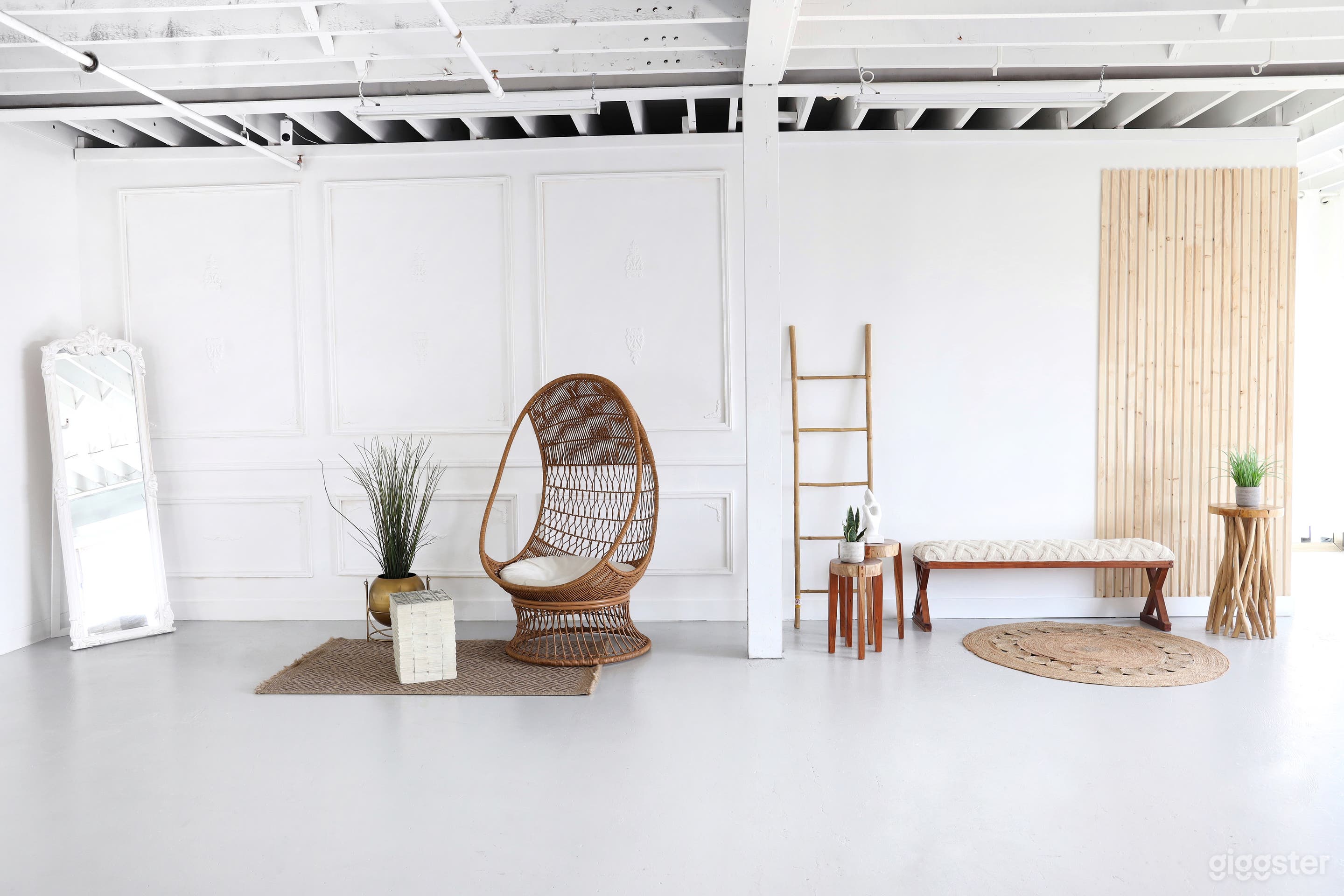 Bright &amp; Versatile Multi Use Photo Studio 1000 sf Photo 1