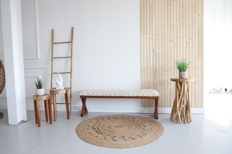  Bright & Versatile Multi Use Photo Studio 1000 sf 