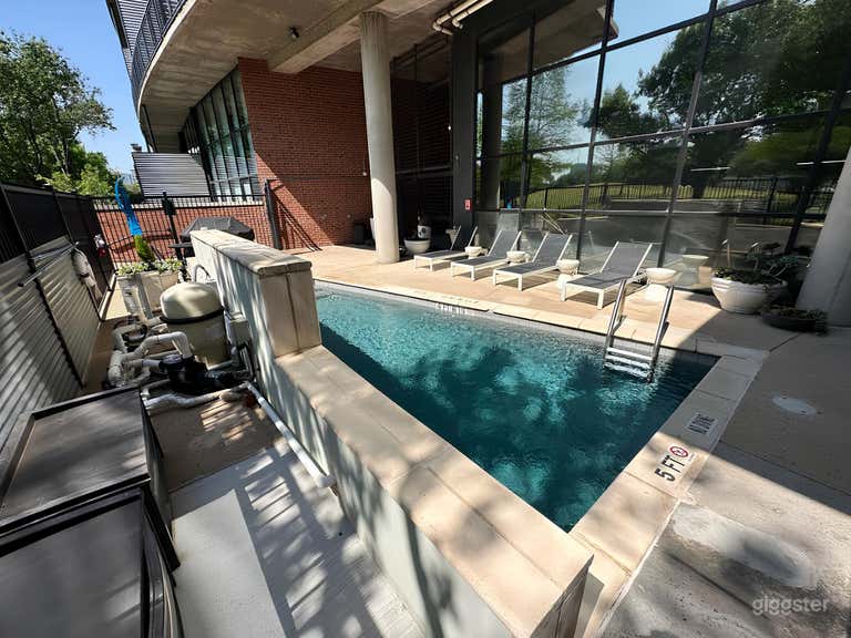  Refreshing Pool Area 