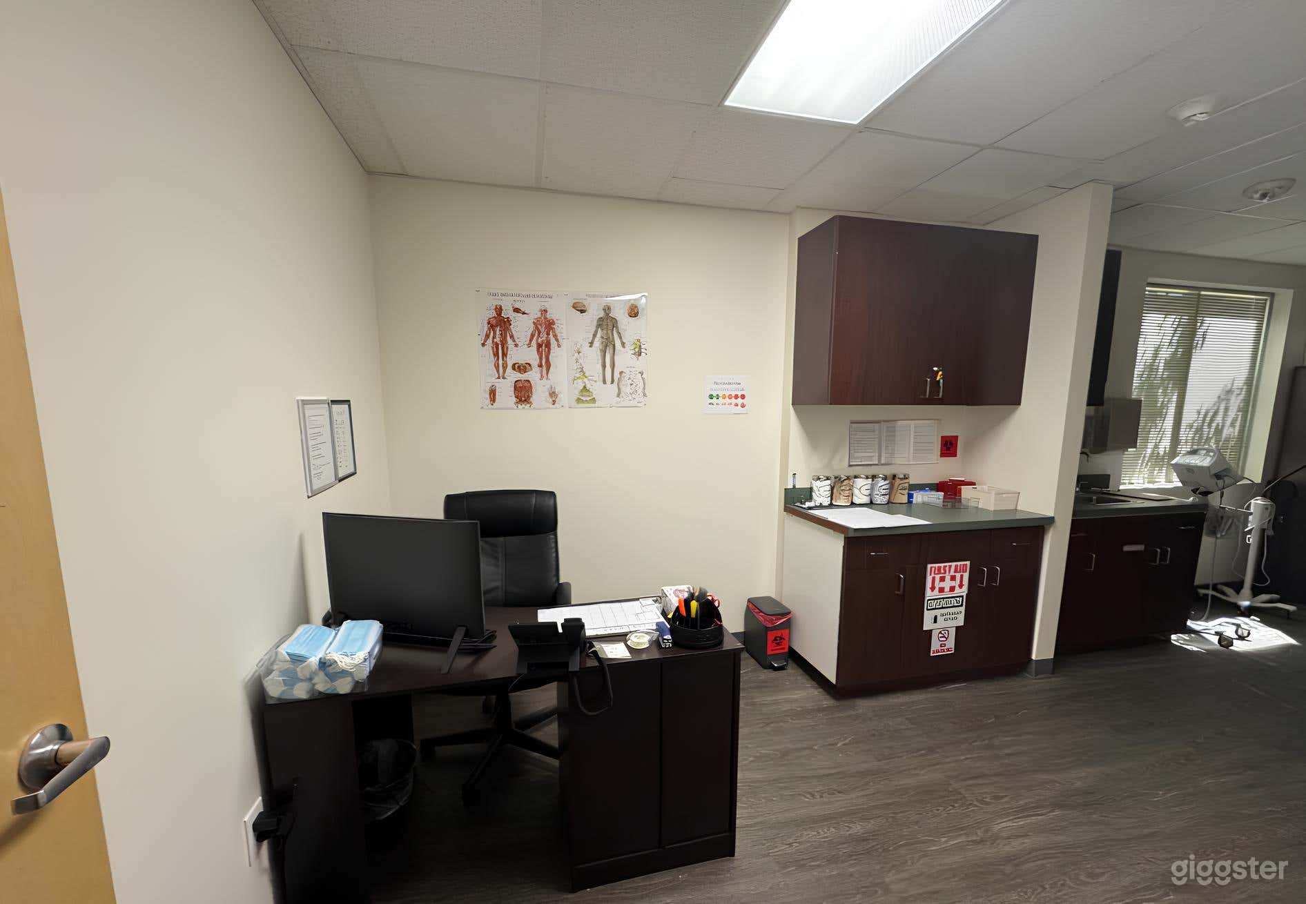 Small Hospital Consultation Room Photo 2