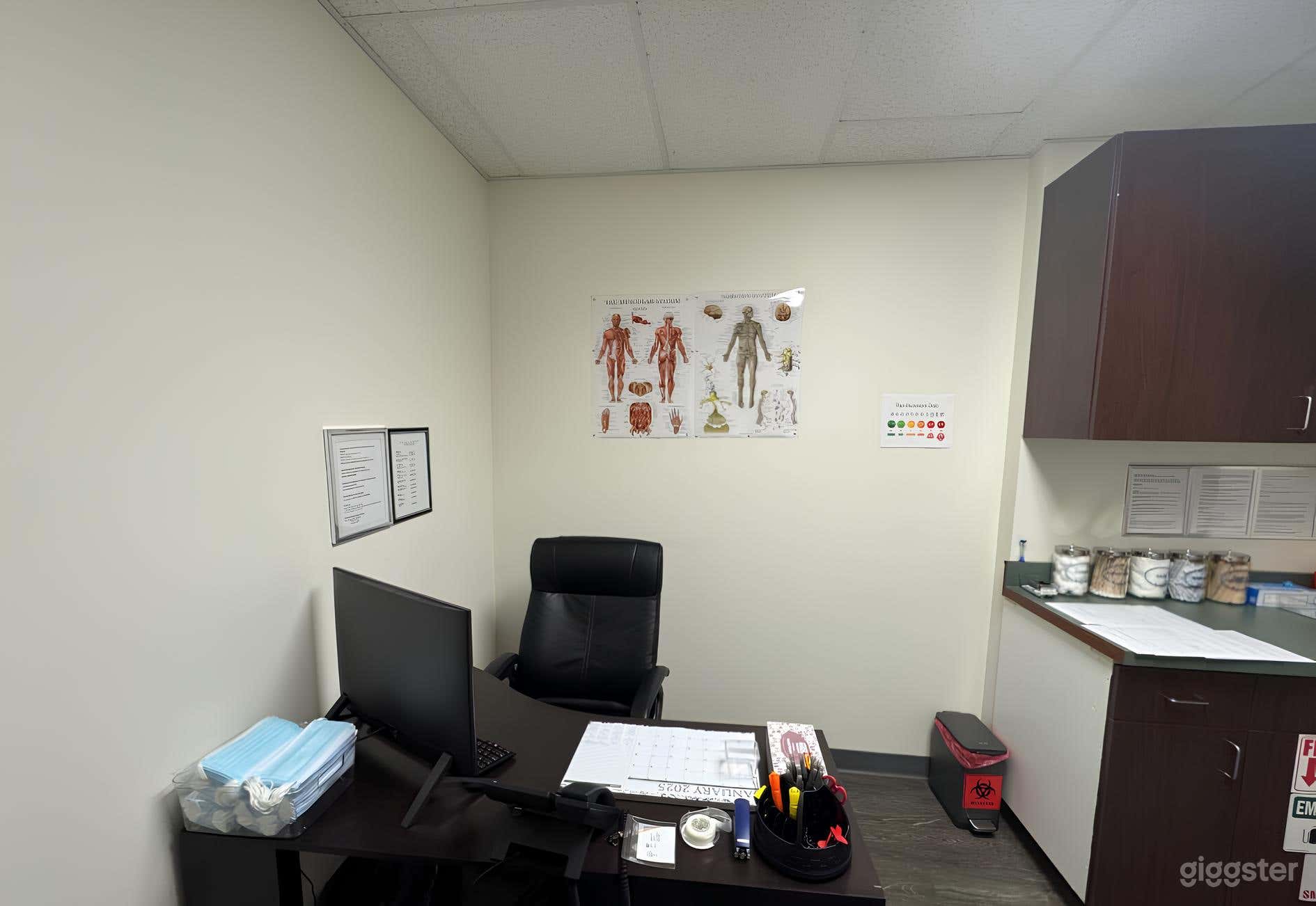 Small Hospital Consultation Room Photo 1