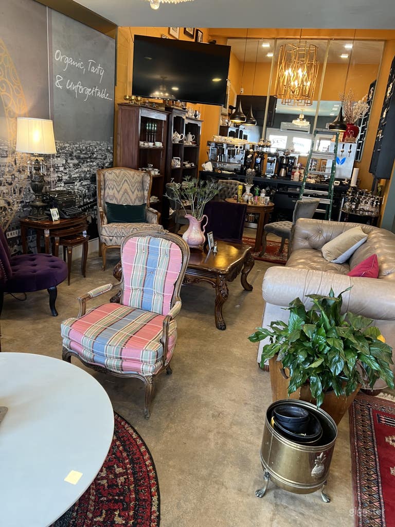  Elegant and comfortable space, everything tells a story 