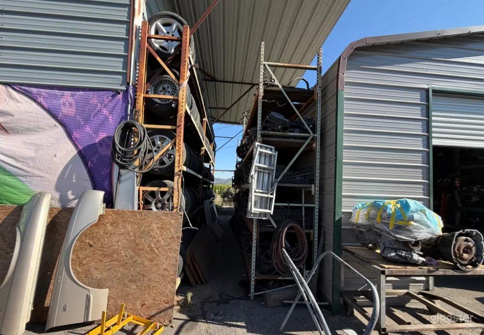 Functioning Junkyard for filming Photo 4