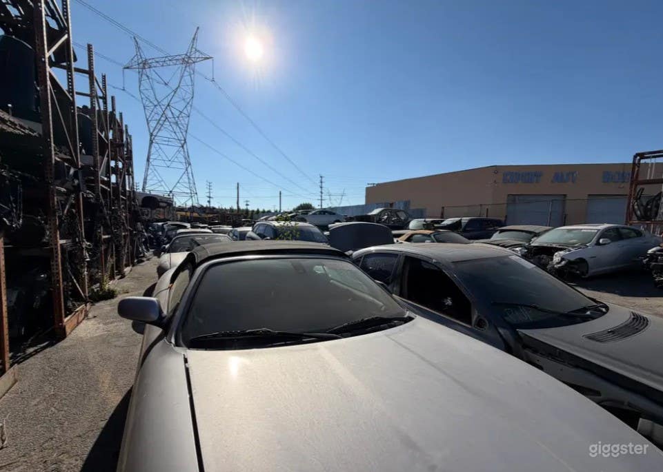 Functioning Junkyard for filming Photo 1