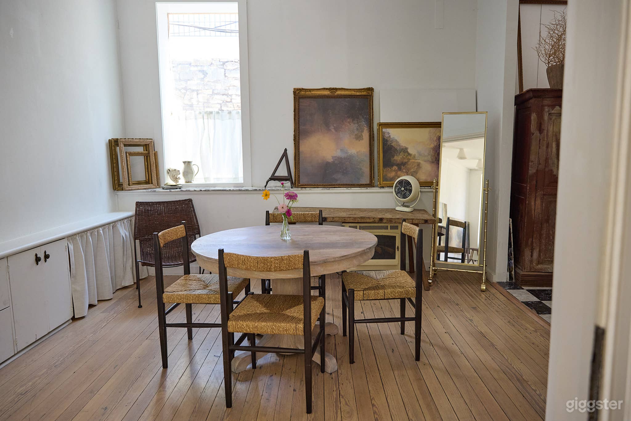 Historic Downtown Studio Retreat Photo 4