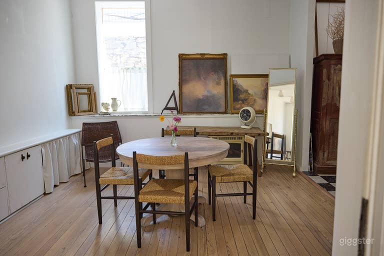  Historic Downtown Studio Retreat 