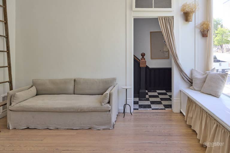  Historic Downtown Studio Retreat 