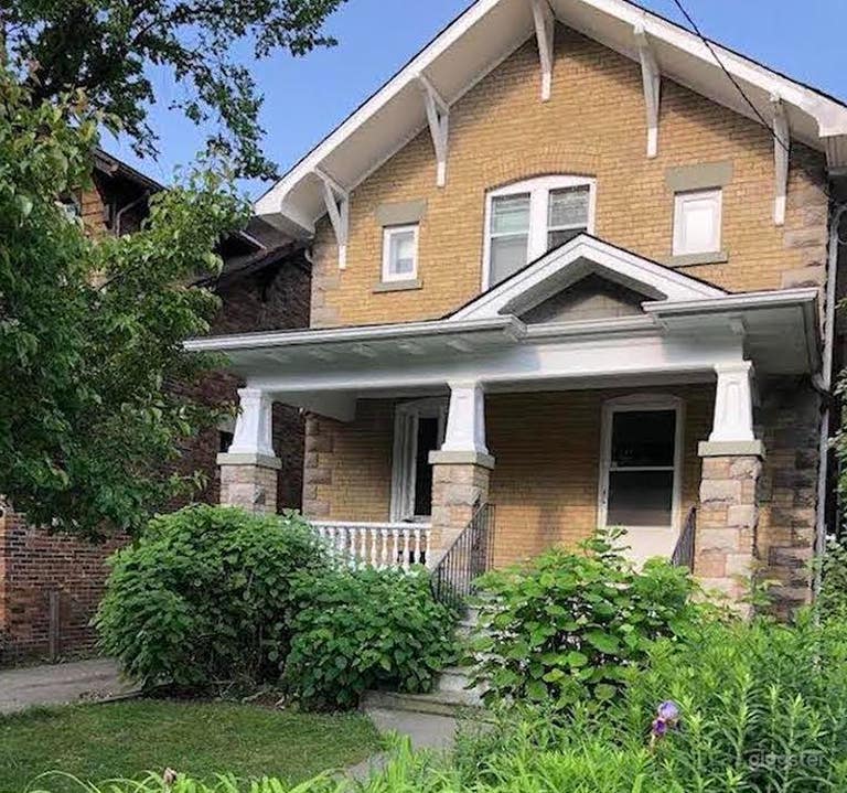  Big Home Steps Away From the Beach 