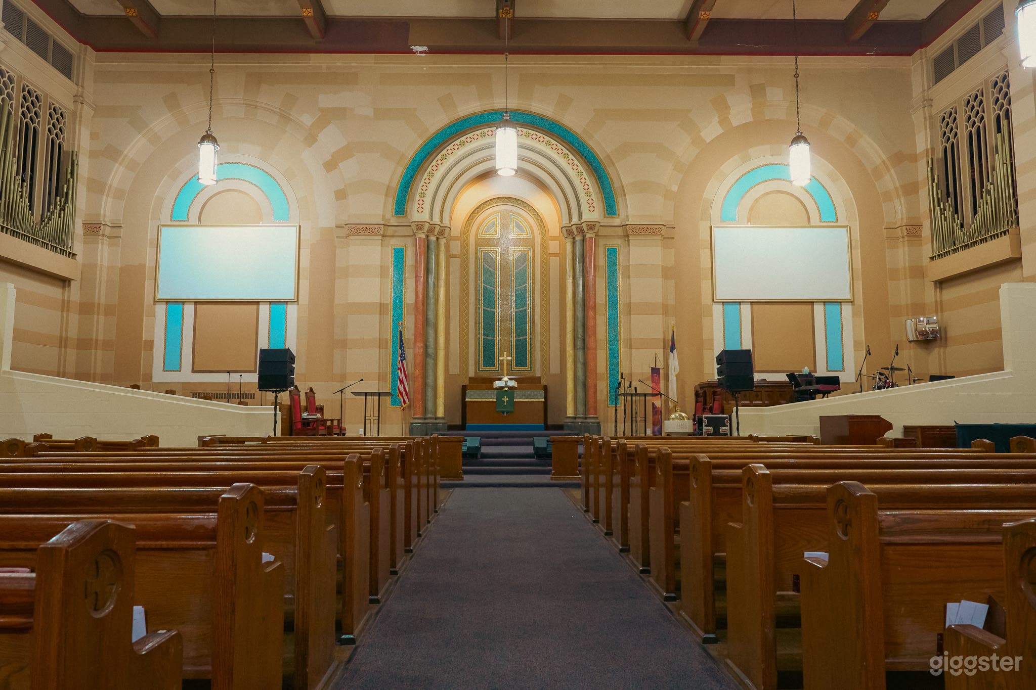 Grand Vintage Hall with Basketball Court, Stage and Offices Photo 2