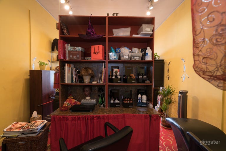  Colorful Beauty Salon 