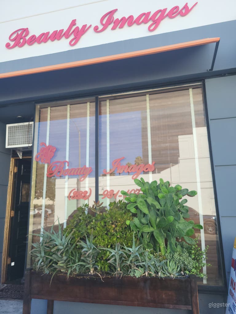  Colorful Beauty Salon 