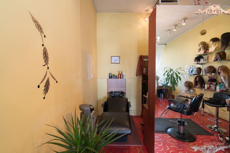  Colorful Beauty Salon 