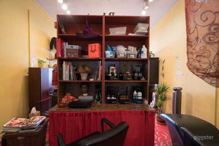  Colorful Beauty Salon 