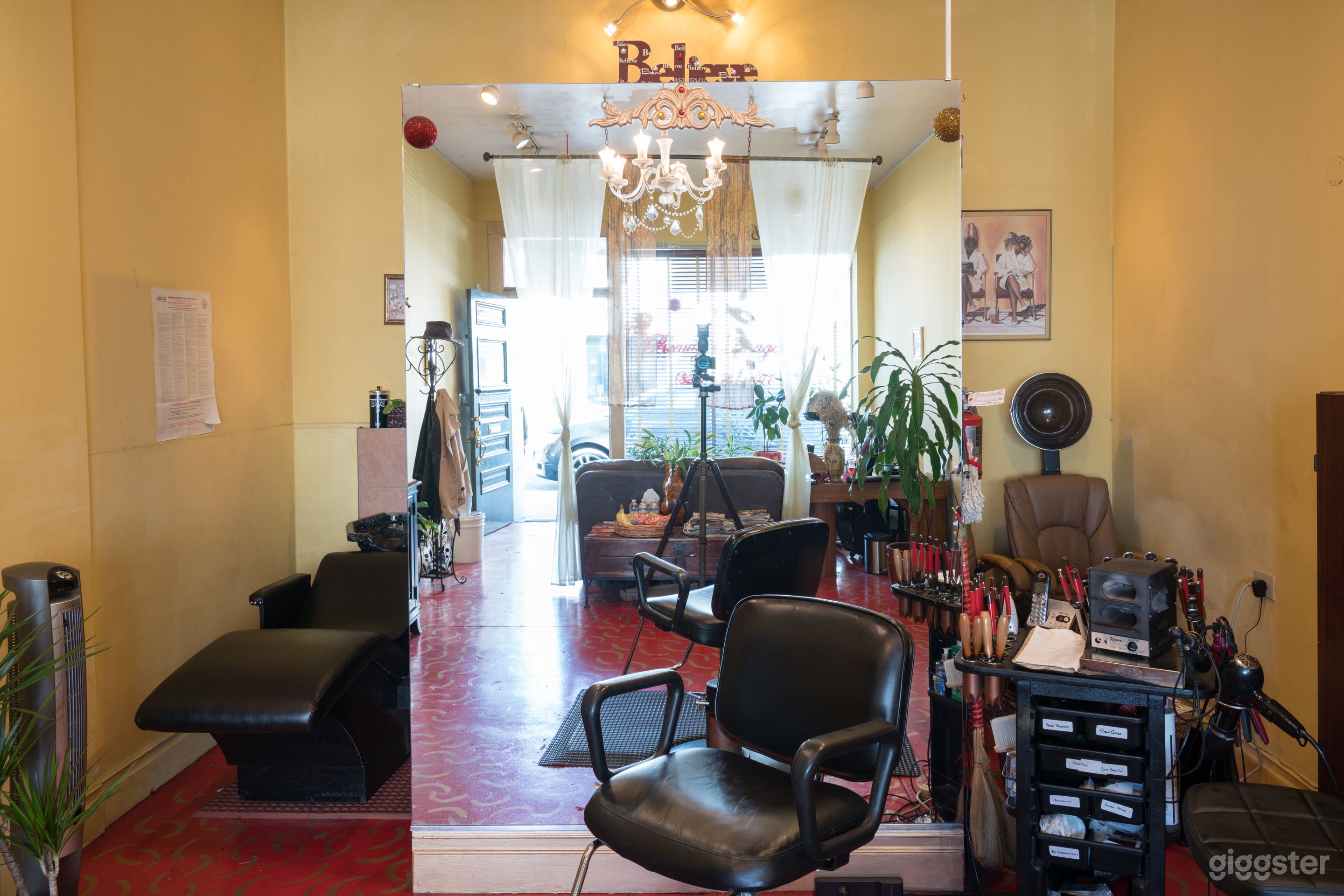 Colorful Beauty Salon Photo 1