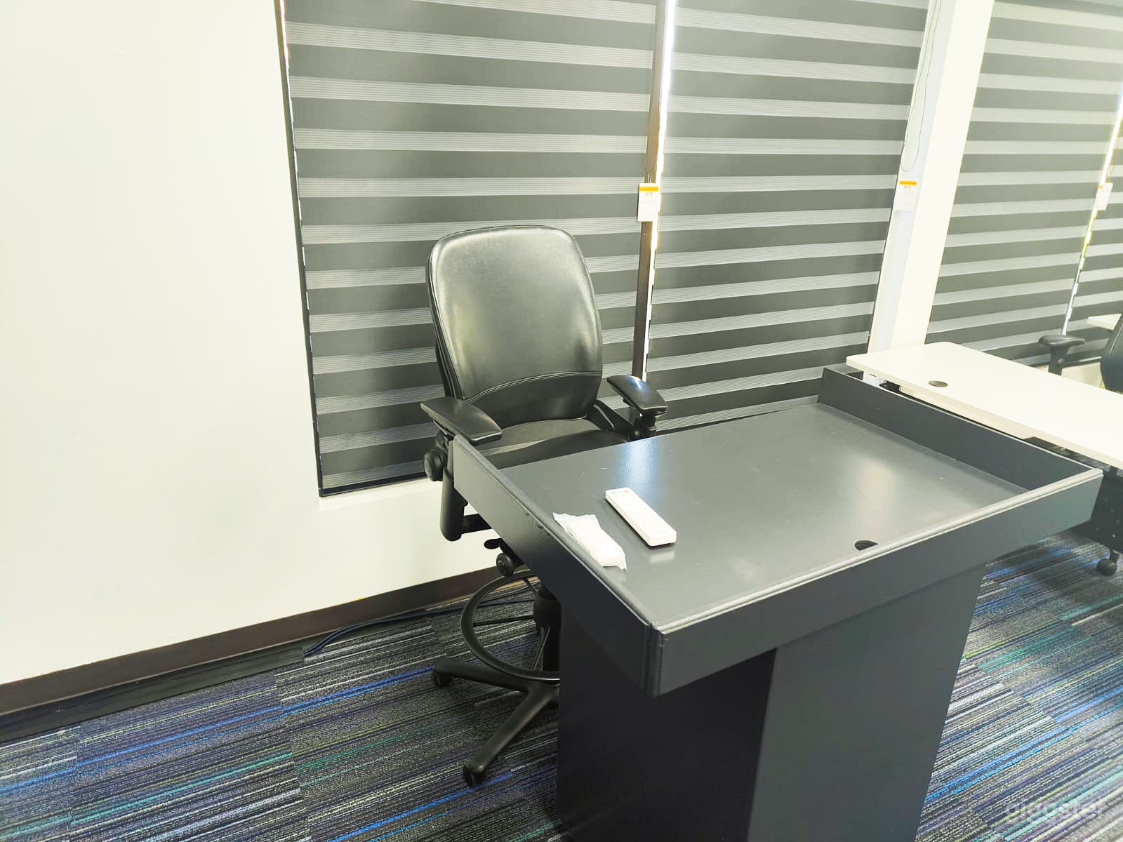 Spacious Training and Meeting Space Photo 4