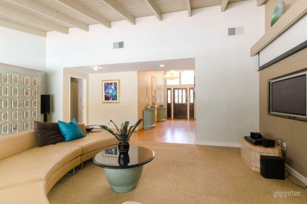 Mid Century Rambling Ranch Home for Pool Lovers Photo 3