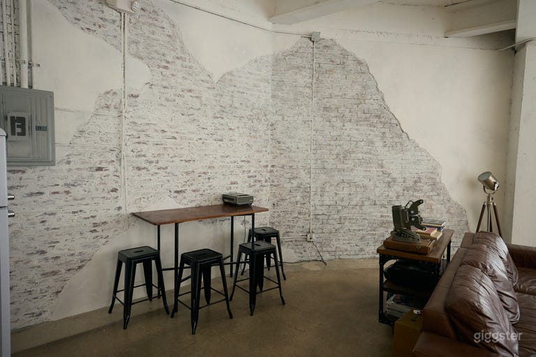  Estudio de 3000 pies cuadrados con luz natural y pared infinita 