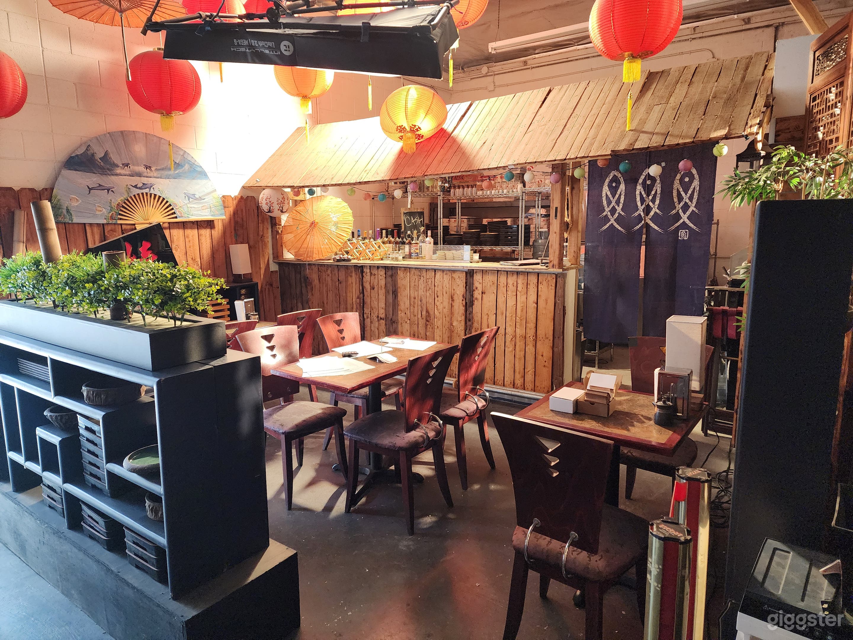 Sushi Bar/Restaurant with Abundant Authentic Props Photo 1