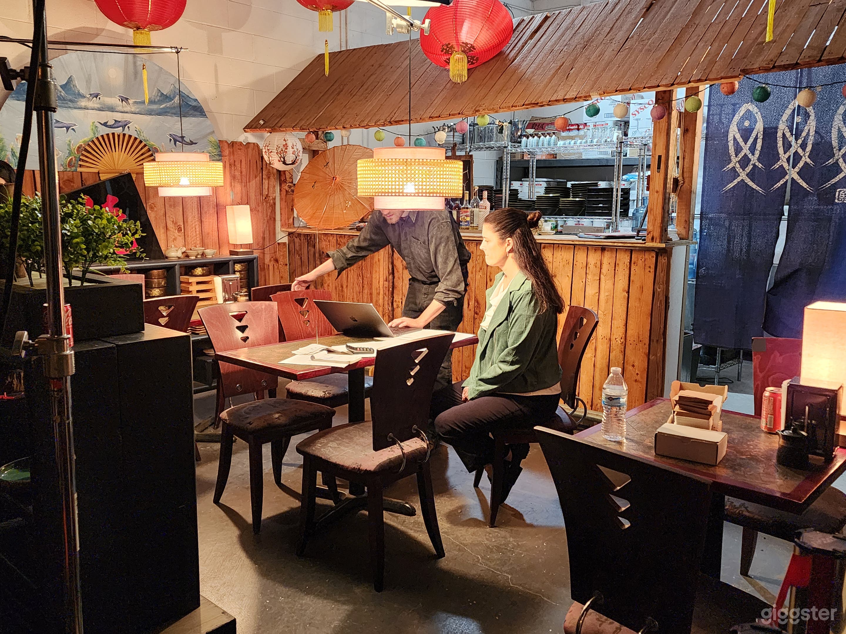 Sushi Bar/Restaurant with Abundant Authentic Props Photo 2