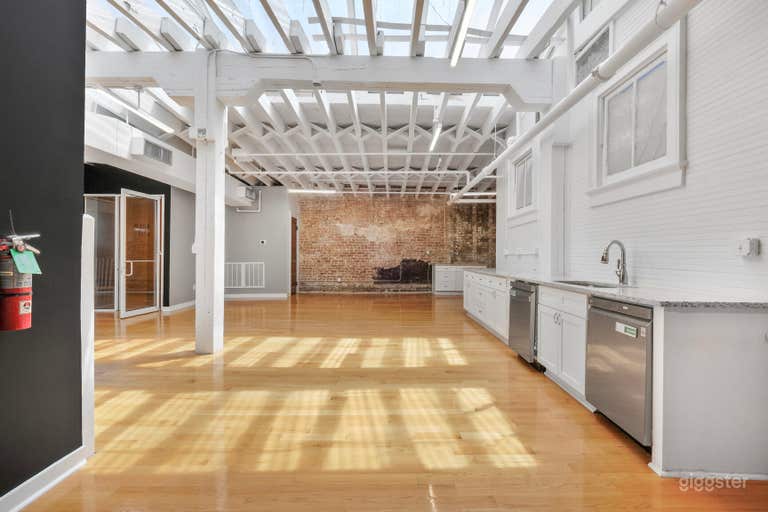  Elegant Magazine Street Event Flex space / Art Gallery 