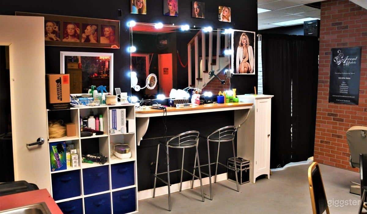 Versatile, Retro Photo Studio in Jeffersontown (Full Studio) Photo 4