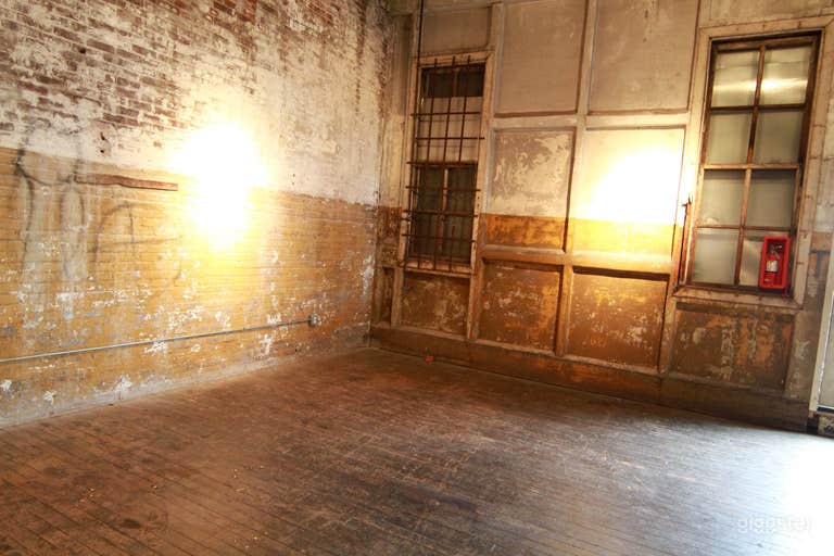  Large loft space: Location 5064 