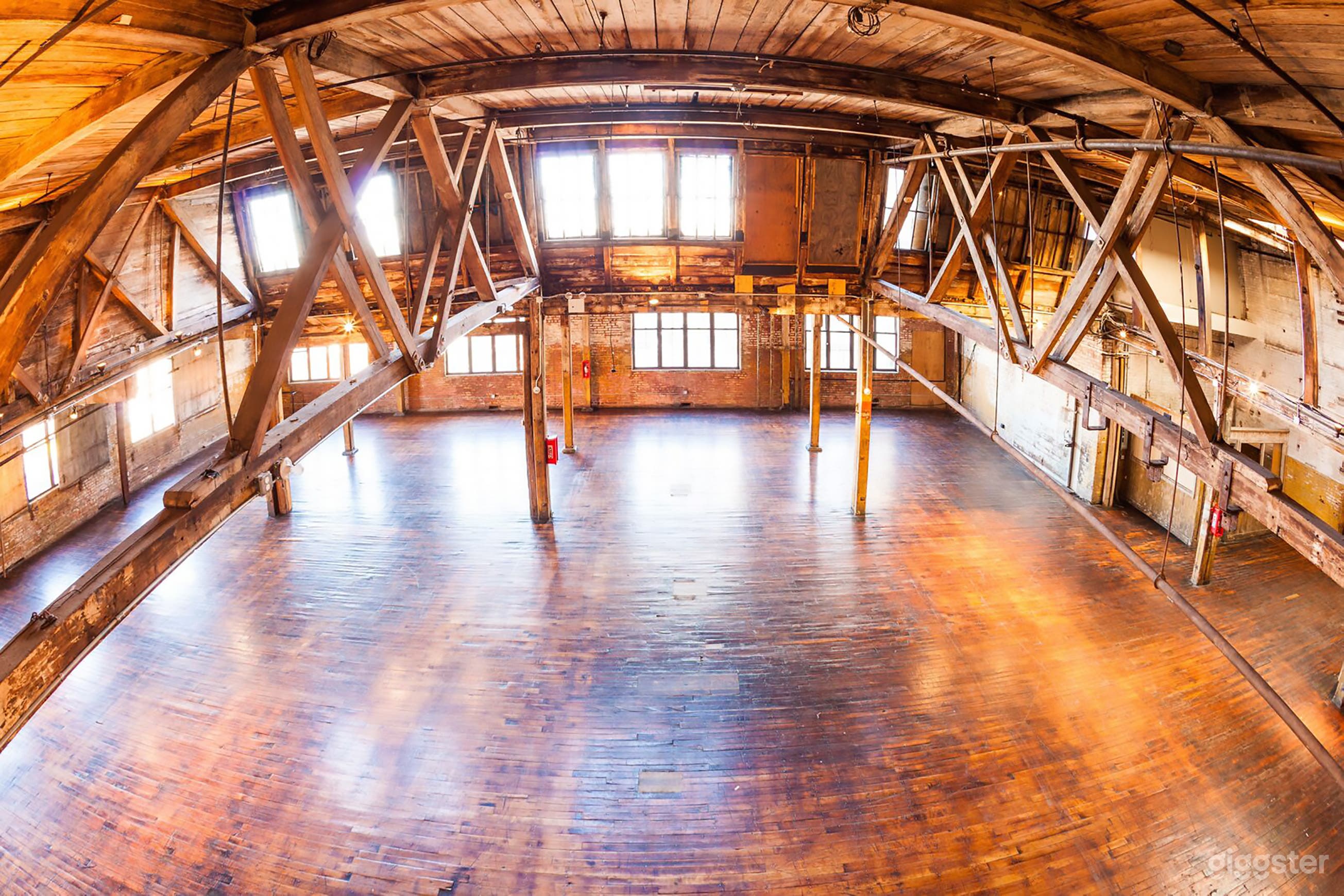Large loft space: Location 5064 Photo 1