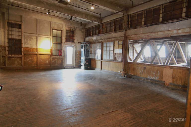  Large loft space: Location 5064 