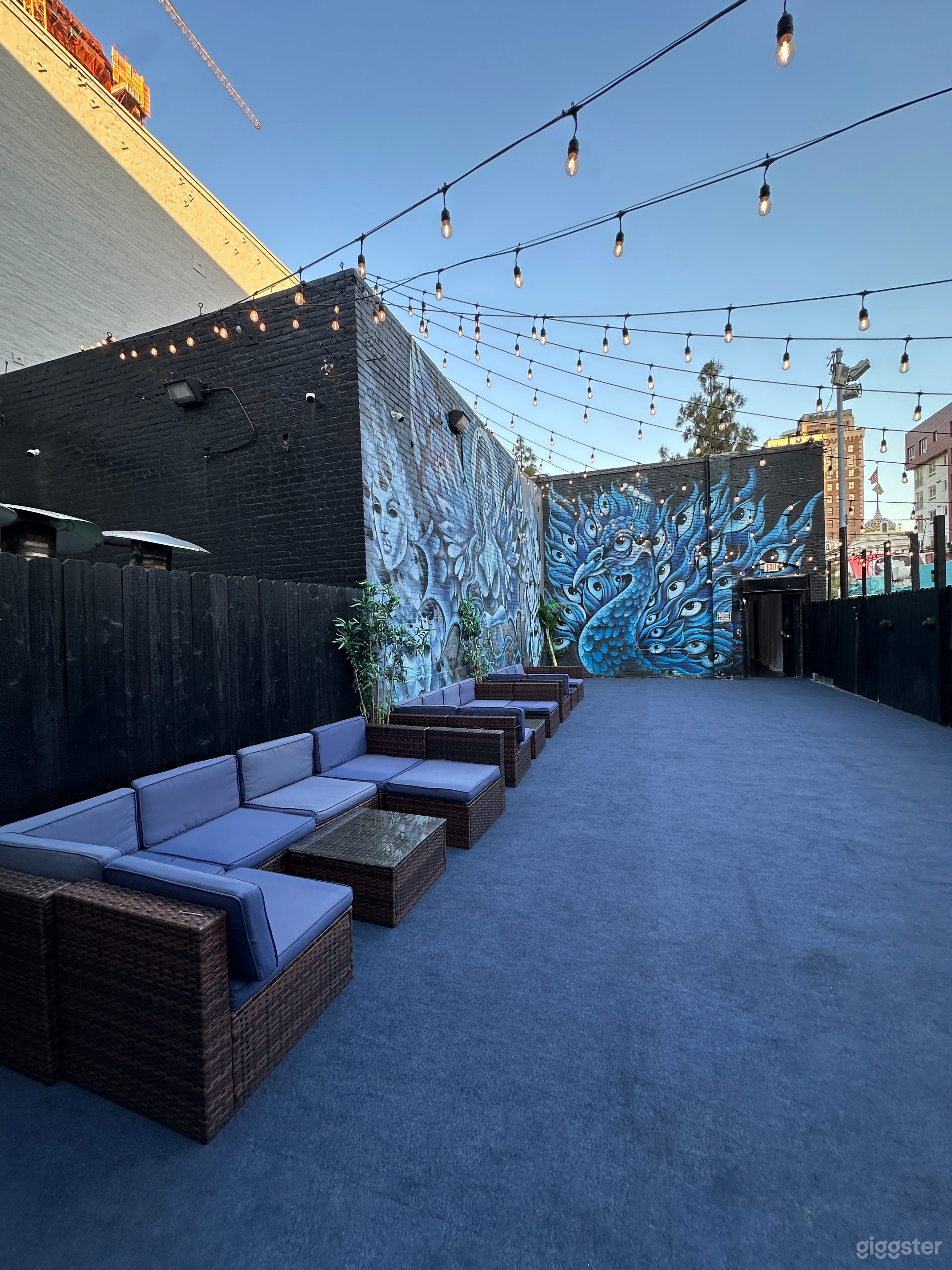 Bluemoon Lounge Photo 4