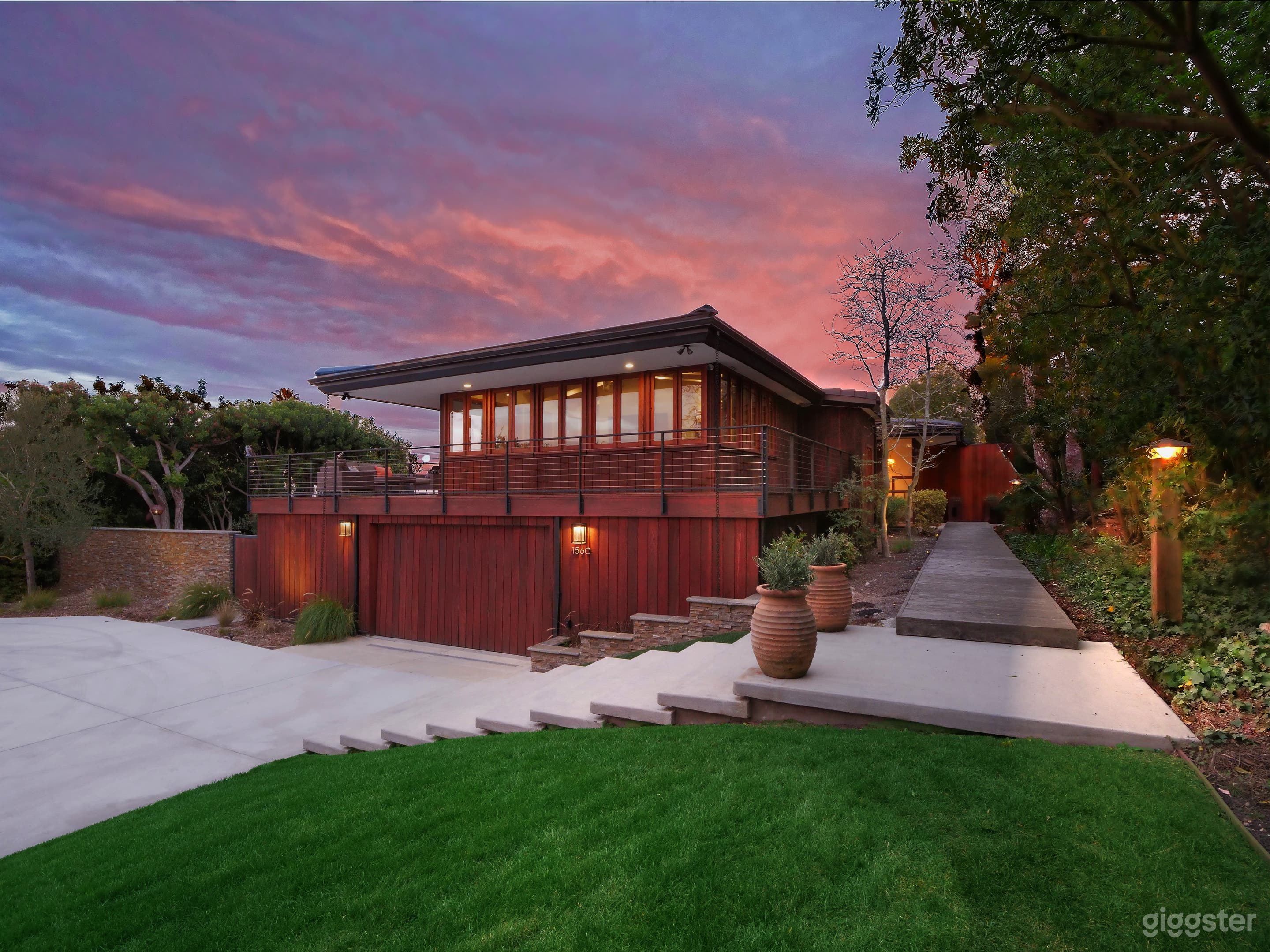 Mid-Century Modern Hidden Estate Photo 2