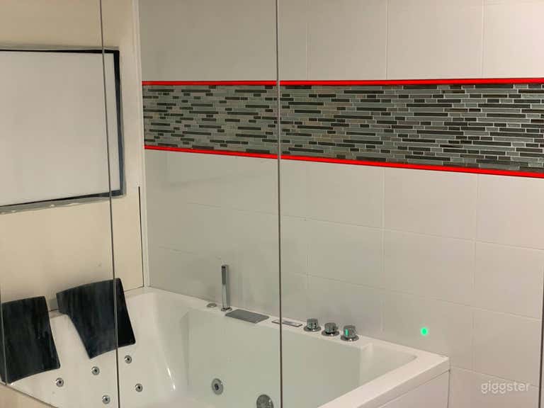  Sous-sol à lumière contrôlée, jacuzzi, cuisine de chef 