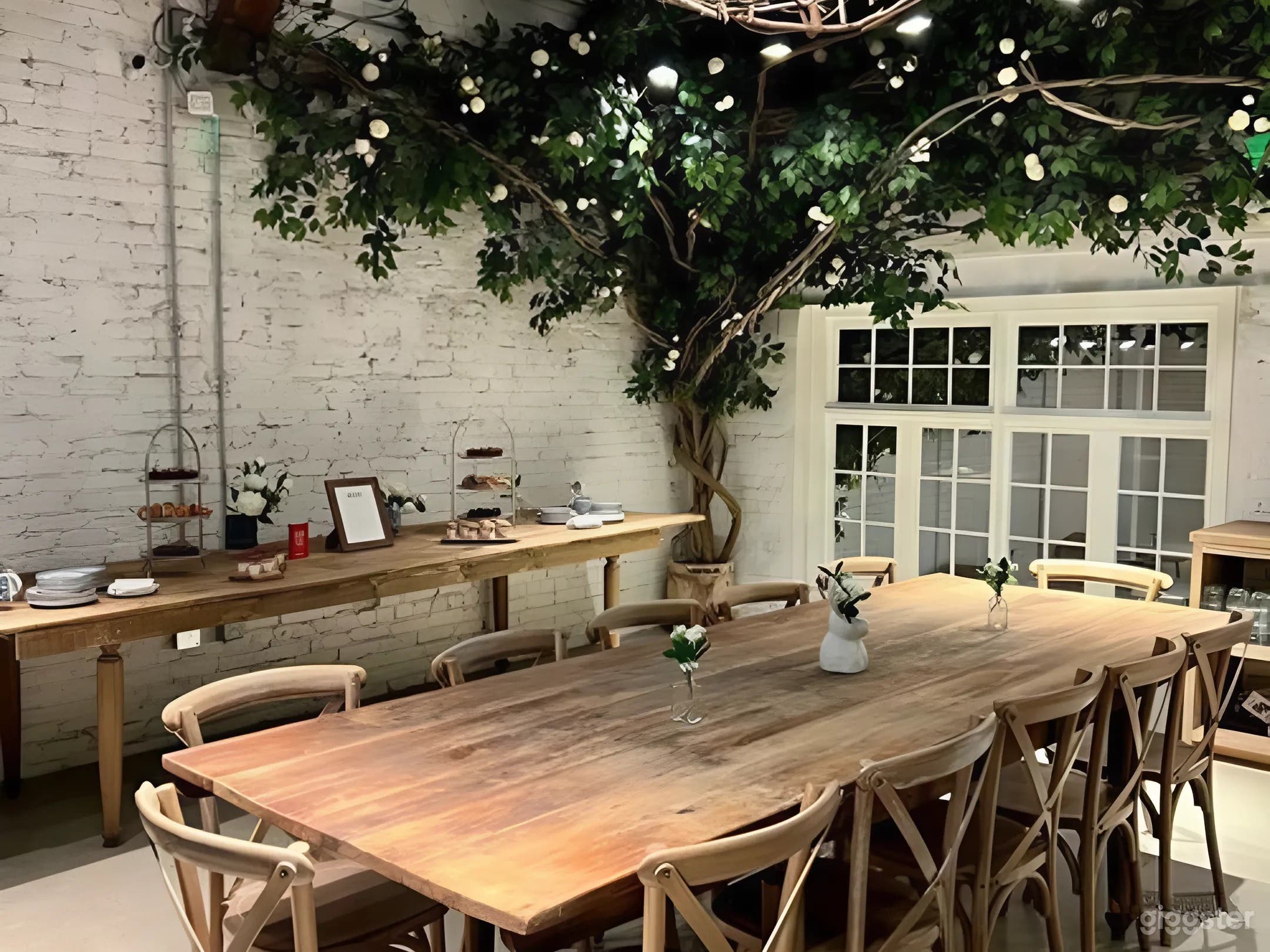 Flexible floorplans for seated or standing events