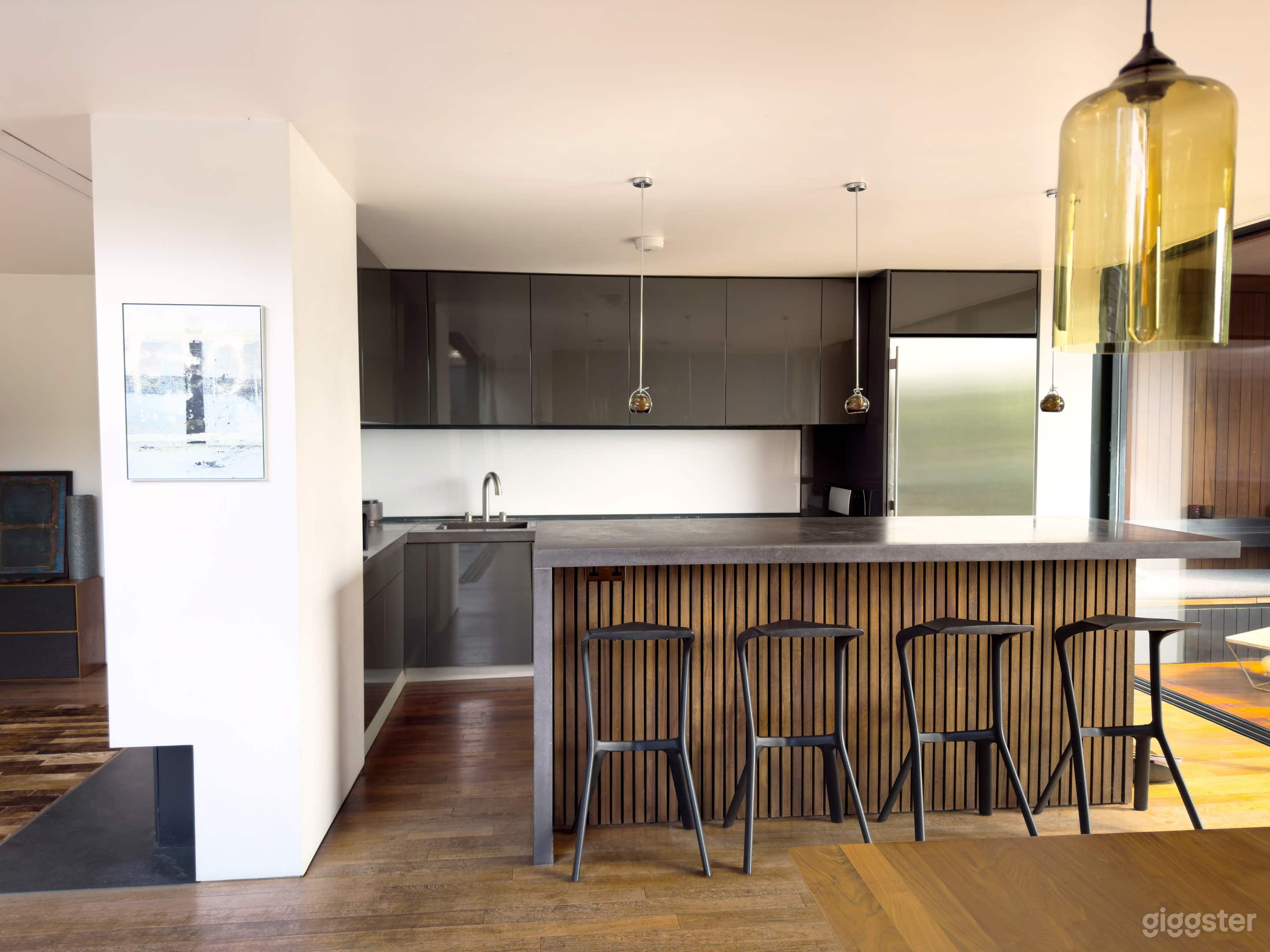 Modernist Home With London Views and Internal Courtyard Photo 2