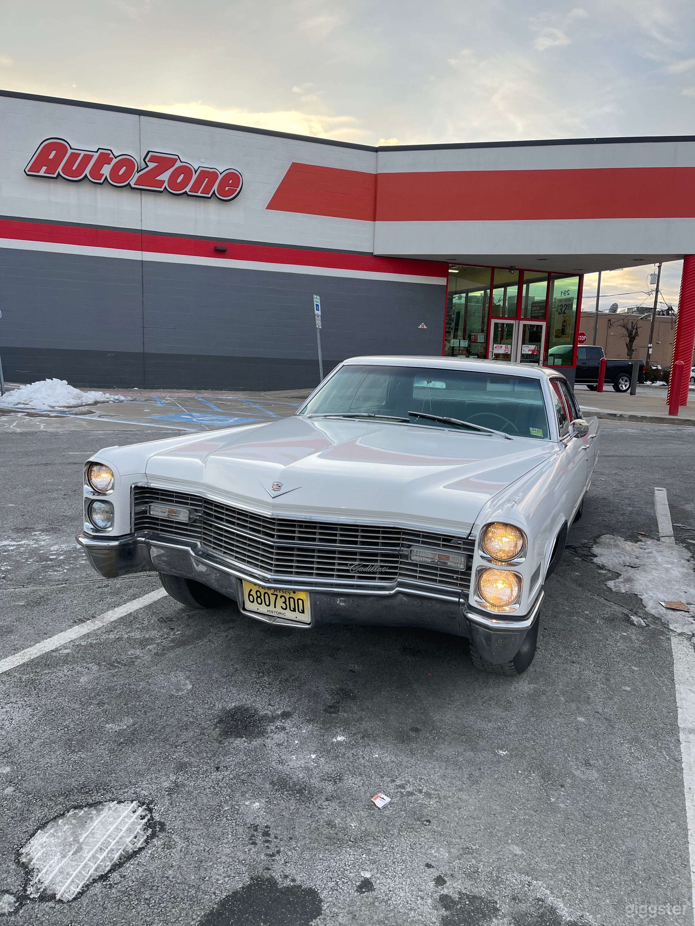 Beautiful classic car Cadillac 1966 Photo 4