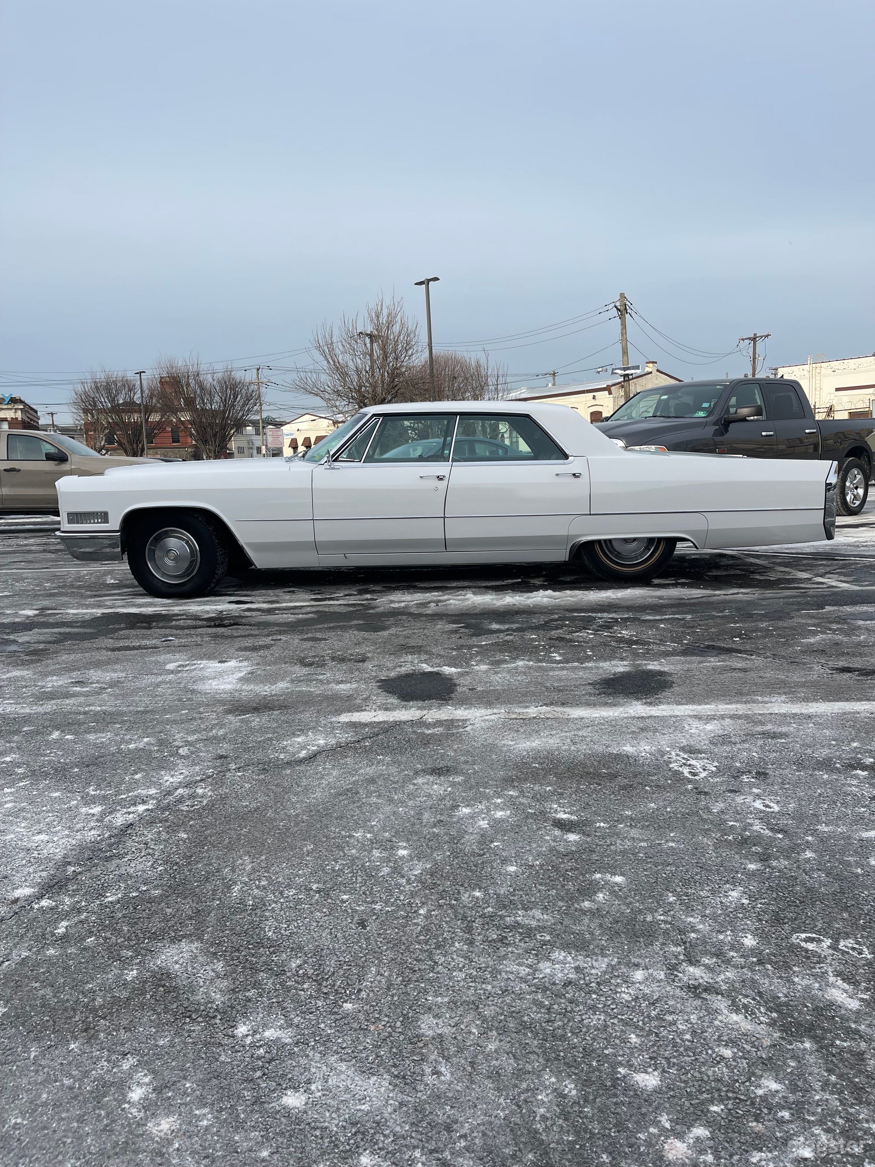 Beautiful classic car Cadillac 1966 Photo 3