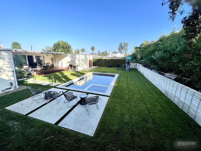  Brand new pool, spa & sleek deck in hills backyard 