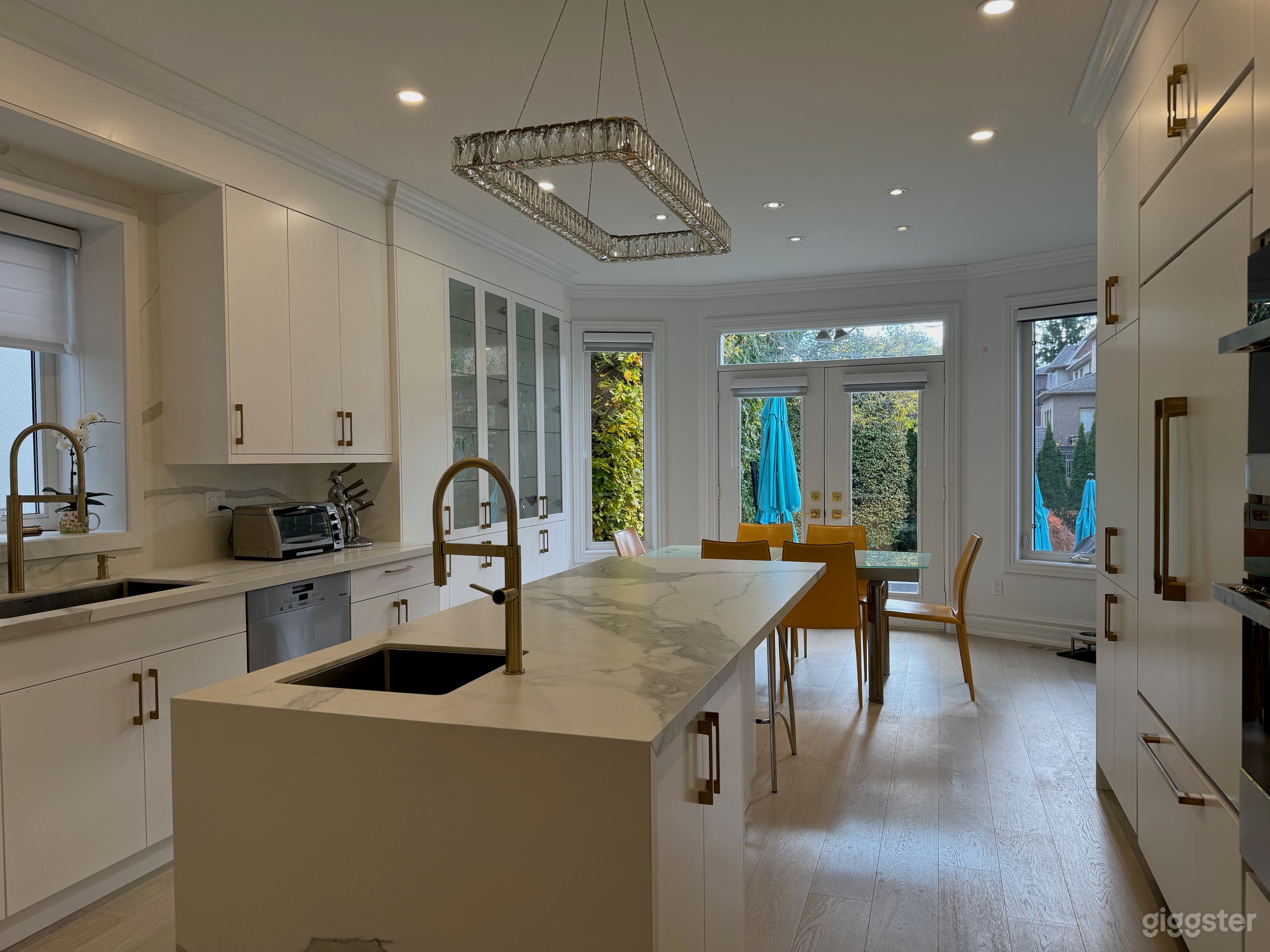 Gorgeous Modern Home with Offices Photo 2